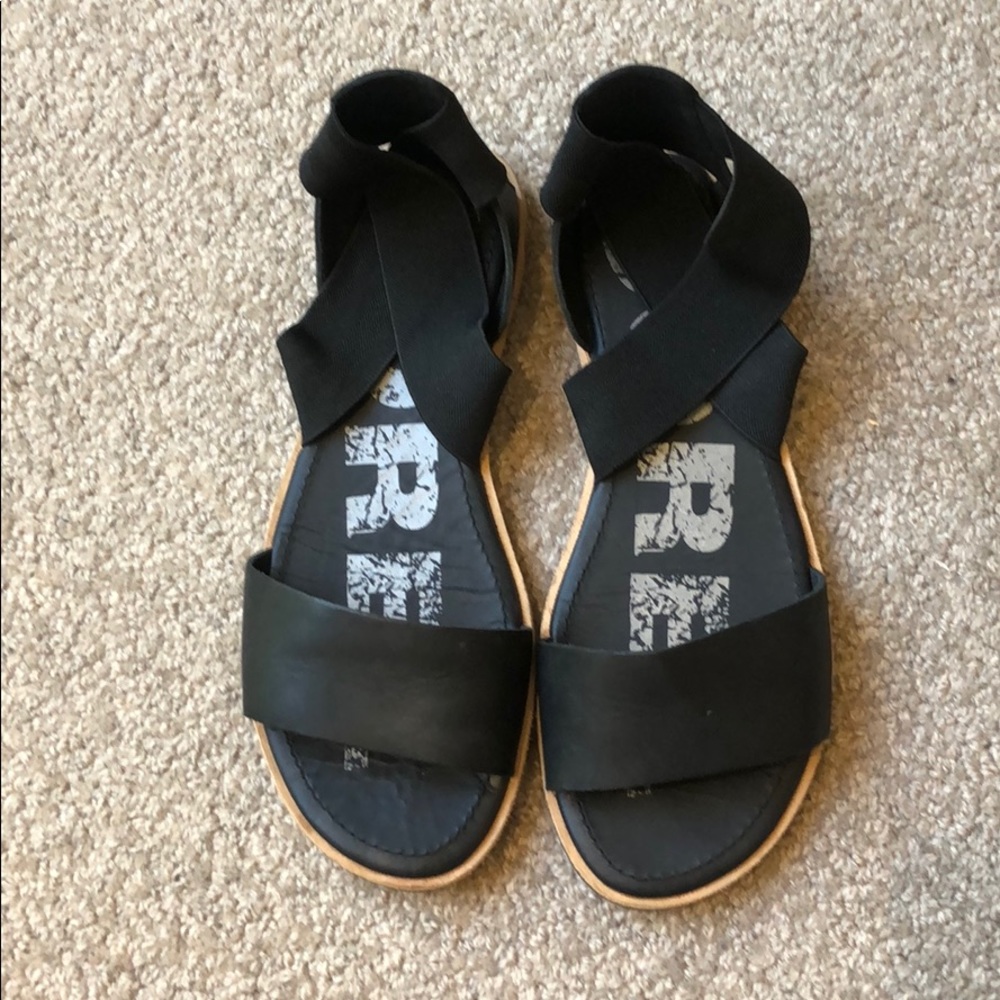 SOREL SANDALS✨